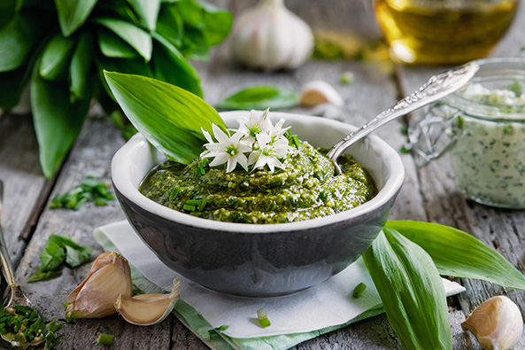 Pesto aus Rucola  oder Bärlauch