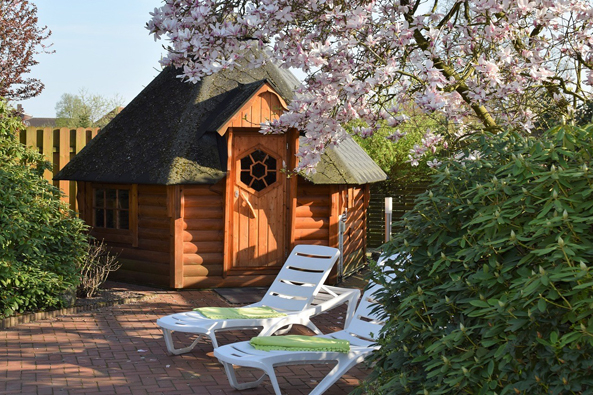 Sauna im Garten integrieren