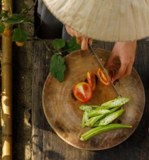Kochen unter freiem Himmel: So gelingt die eigene Gartenküche Kochen unter freiem Himmel: So gelingt die eigene Gartenküche